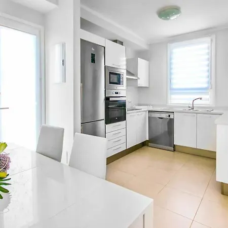 Playa De Fanabe Sleeps 8 Pool Air Con Wifi Villa