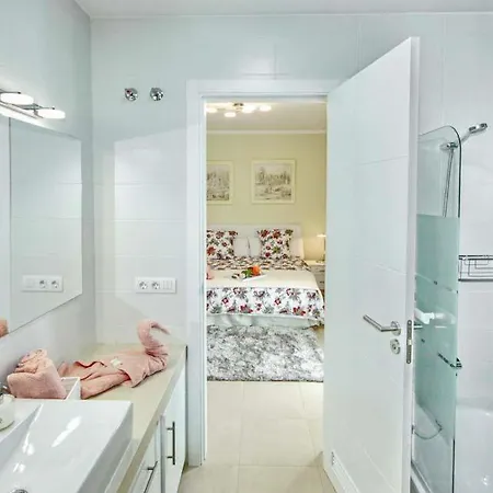 Playa De Fanabe Sleeps 8 Pool Air Con Wifi Villa Costa Adeje (Tenerife)