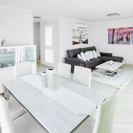 Villa Playa De Fanabe Sleeps 8 Pool Air Con Wifi
